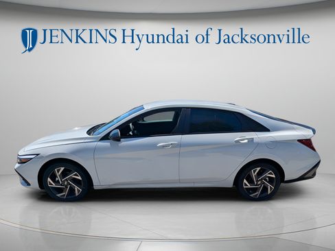 New 2025 Hyundai Elantra SEL FWD image 6