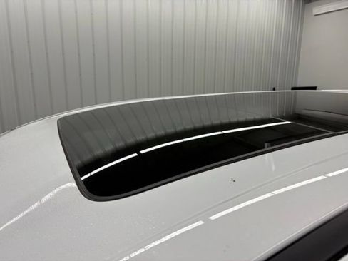Used 2026 Chrysler Pacifica Limited FWD image 34