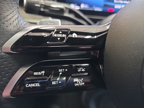 Used 2024 Mercedes-Benz GLC 300 4MATIC image 35