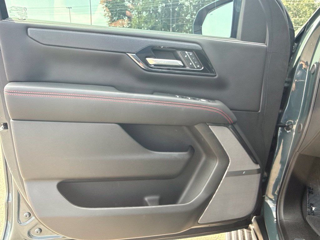 Used 2025 GMC Yukon XL AT4 Ultimate AWD/4WD image 33