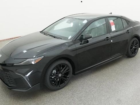 New 2026 Toyota Camry SE FWD image 1
