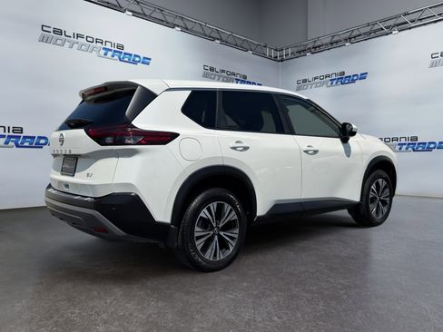 Used 2023 Nissan Rogue SV image 5