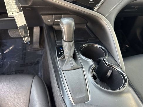 Used 2020 Toyota Camry SE image 21