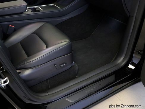 Used 2021 Tesla Model Y Performance image 31