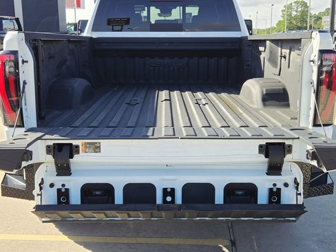 Used 2024 GMC Sierra 2500 AT4 w/ AT4 Premium Plus Package AWD/4WD image 18