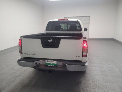Used 2018 Nissan Frontier SV image 7
