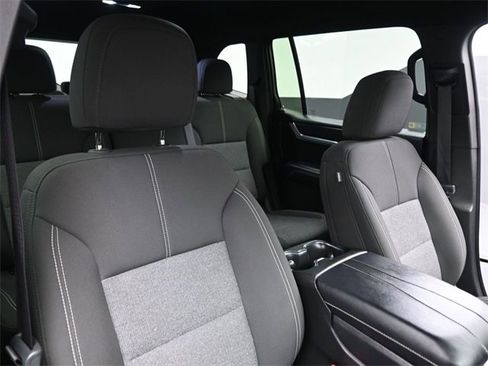 Used 2025 GMC Acadia Elevation image 29