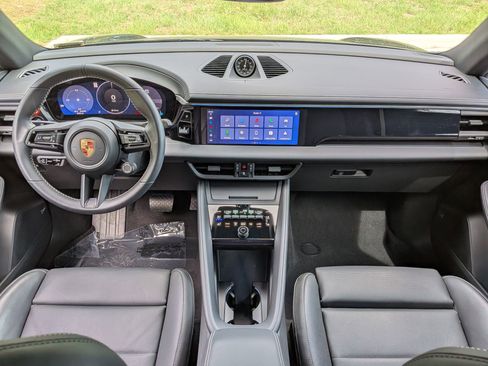Certified 2025 Porsche Macan Electric RWD image 22