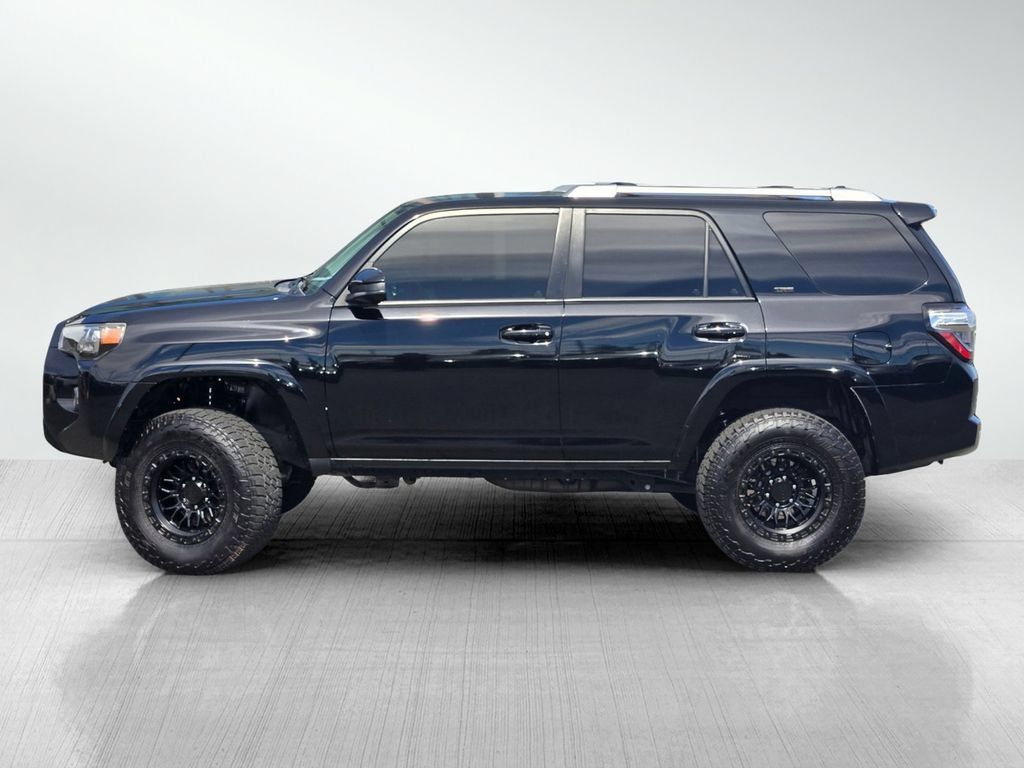 Used 2018 Toyota 4Runner SR5 AWD/4WD image 7