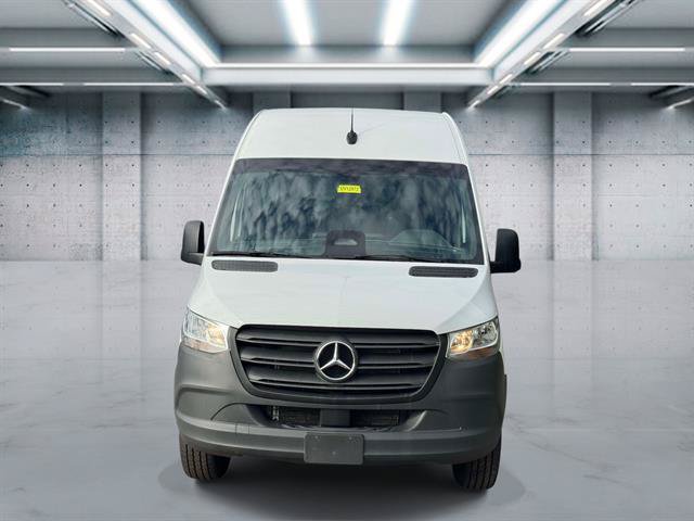 Used 2025 Mercedes-Benz Sprinter 2500 image 3