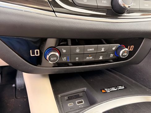 Used 2022 Buick Enclave Premium w/ Experience Buick Package FWD image 17