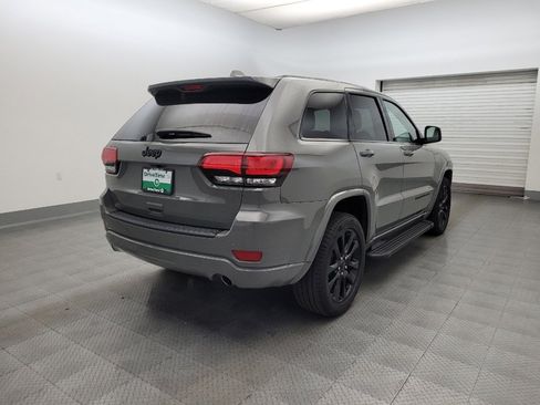 Used 2021 Jeep Grand Cherokee Laredo X RWD image 9