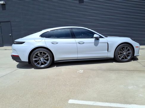 Used 2024 Porsche Panamera RWD image 7