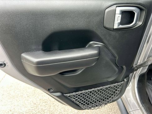 Used 2020 Jeep Gladiator Rubicon AWD/4WD image 19