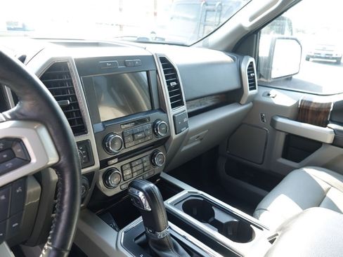 Used 2018 Ford F150 Lariat image 31