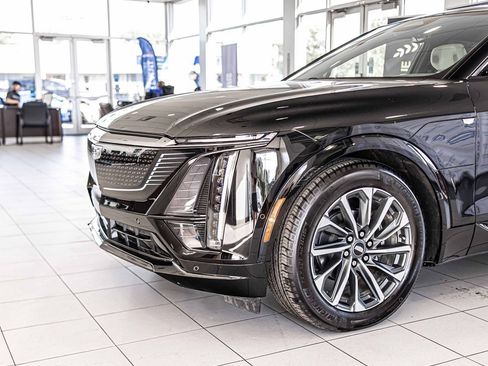 Used 2024 Cadillac Lyriq Sport image 4