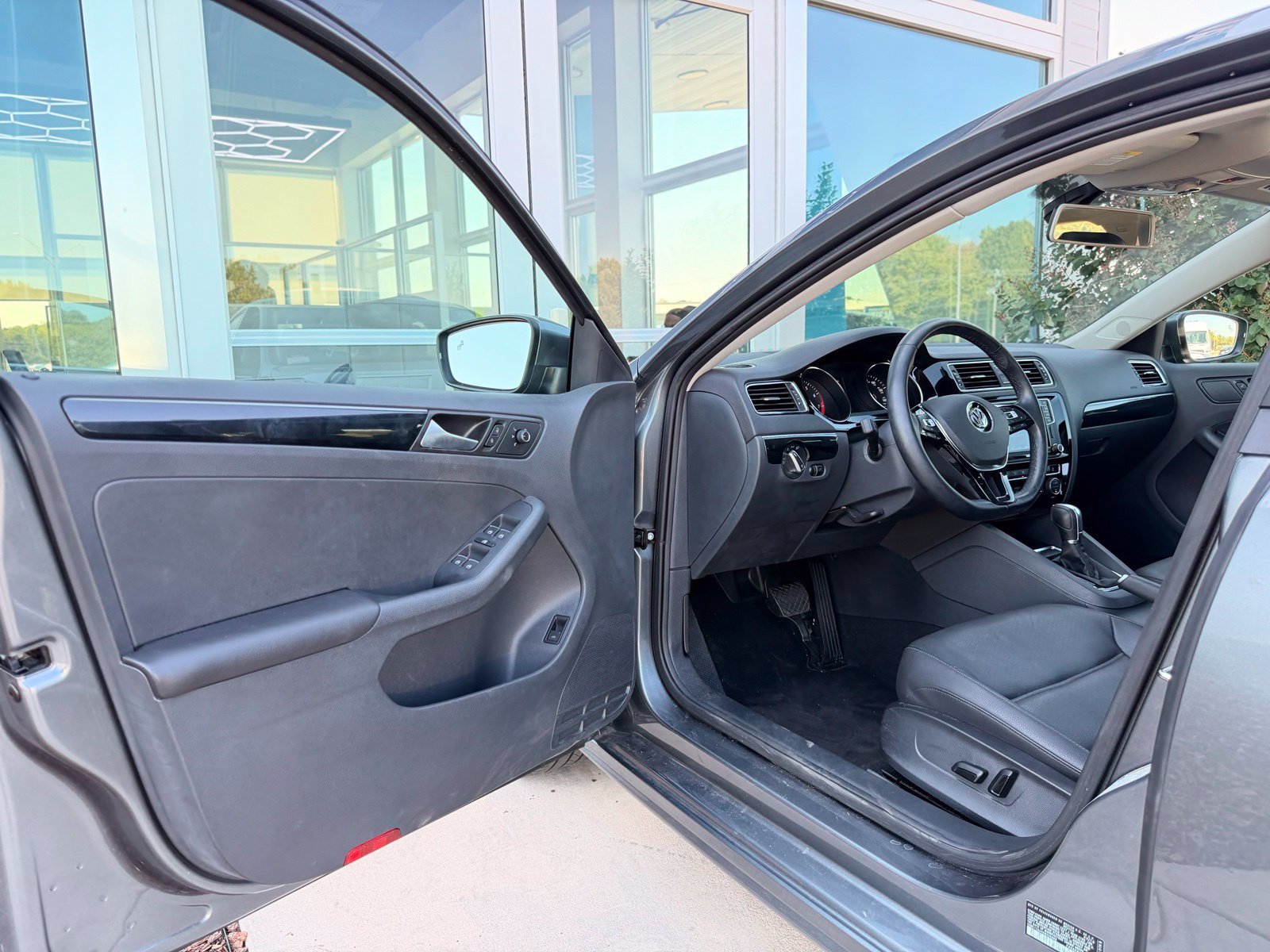 Used 2017 Volkswagen Jetta SEL Premium FWD image 16