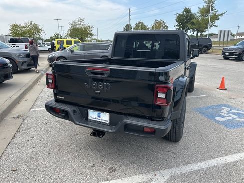 New 2025 Jeep Gladiator Sport image 24