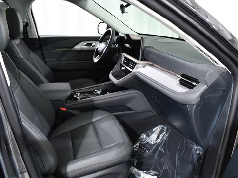 New 2025 Ford Explorer Active w/ Active Comfort Package image 10