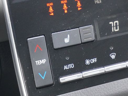 Used 2021 Toyota Avalon XLE image 24