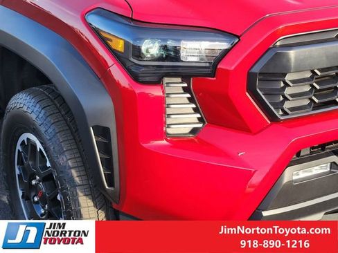 Used 2025 Toyota Tacoma TRD Off-Road image 10