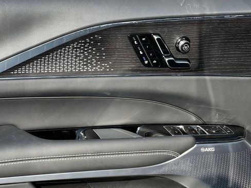 New 2026 Cadillac Lyriq V image 20