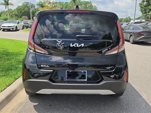 Certified 2025 Kia Soul LX w/ LX Technology Package FWD image 5