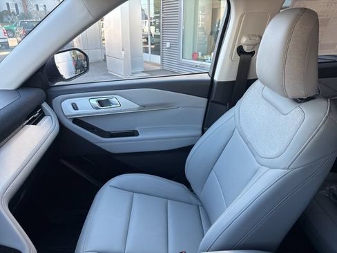 New 2026 Ford Explorer Active w/ Active Comfort Package AWD/4WD image 24