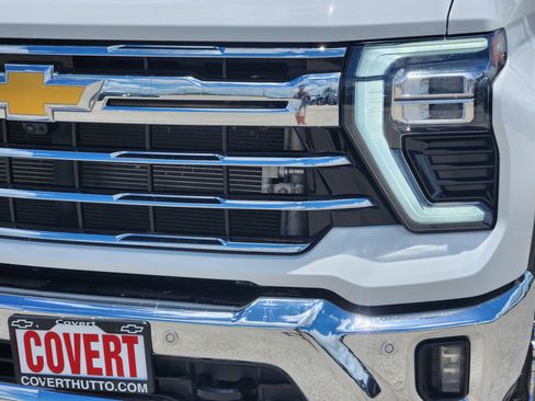 Used 2024 Chevrolet Silverado 2500 LTZ w/ LTZ Plus Package AWD/4WD image 8
