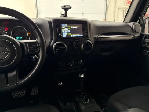 Used 2015 Jeep Wrangler Unlimited Sport w/ Quick Order Package 24S AWD/4WD image 18