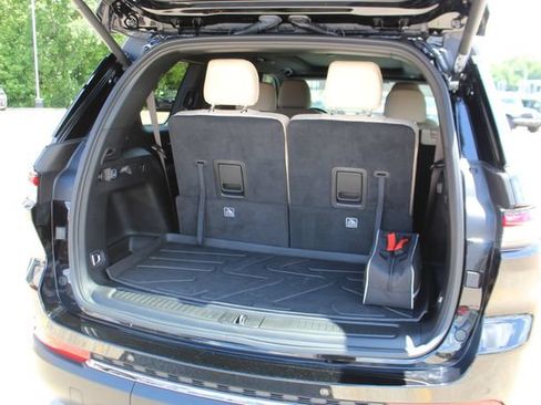 Used 2025 Jeep Grand Cherokee L Limited w/ Luxury Tech Group II AWD/4WD image 5