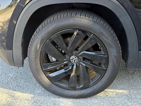 Certified 2022 Volkswagen Atlas Cross Sport SE w/ Panoramic Sunroof Package image 11