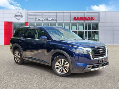 Used 2025 Nissan Pathfinder SL AWD/4WD image 1