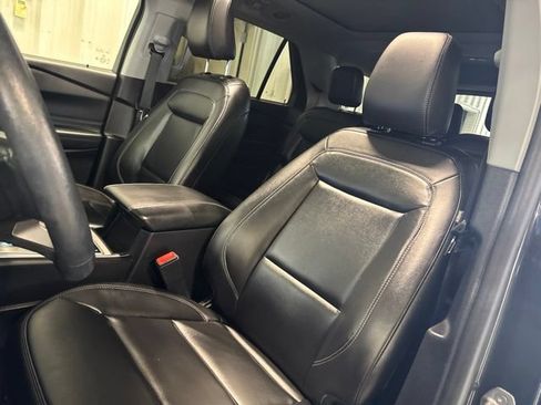 Used 2022 Ford Explorer XLT w/ Equipment Group 202A AWD/4WD image 49