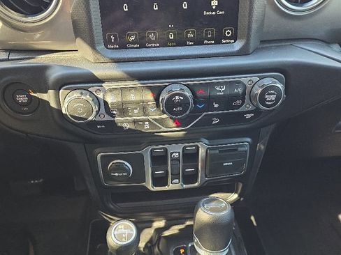 Used 2020 Jeep Wrangler Unlimited Sahara AWD/4WD image 30