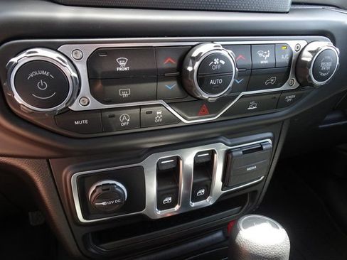 Used 2021 Jeep Wrangler Sport AWD/4WD image 18