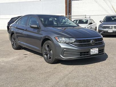 Used 2023 Volkswagen Jetta SE w/ Panoramic Sunroof Package