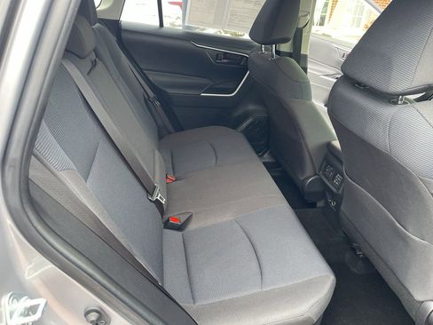 Used 2020 Toyota RAV4 LE image 31