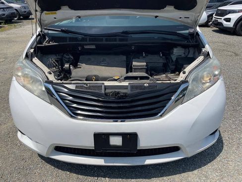 Used 2014 Toyota Sienna LE FWD image 24