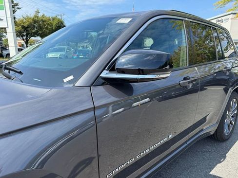 New 2025 Jeep Grand Cherokee Overland w/ Luxury Tech Group IV image 4