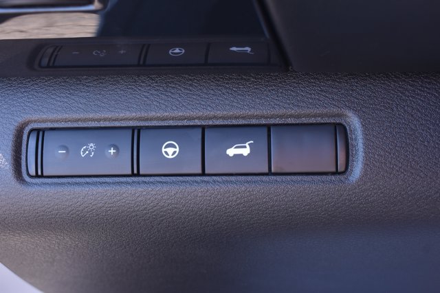 Used 2025 Nissan Pathfinder SV FWD image 28