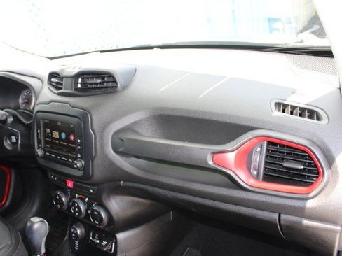 Used 2016 Jeep Renegade Trailhawk w/ Premium Trailhawk Package AWD/4WD image 10
