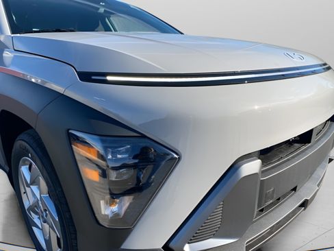 New 2026 Hyundai Kona SE FWD image 2