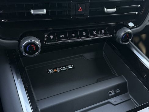 New 2026 Chevrolet Suburban Premier image 18