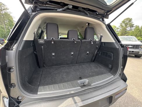 Used 2024 Nissan Pathfinder SV image 19