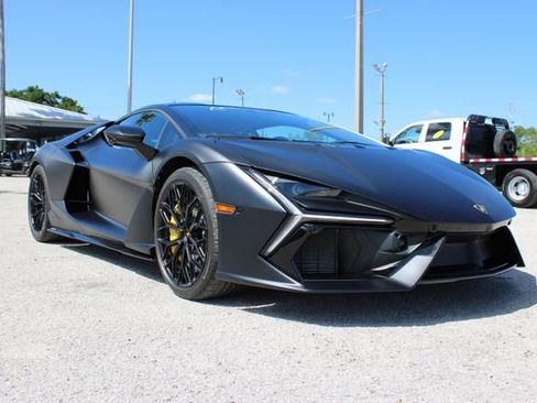 Used 2024 Lamborghini Revuelto image 12