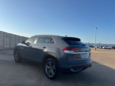 Used 2020 Volkswagen Atlas Cross Sport SE w/ Panoramic Sunroof Package FWD image 14