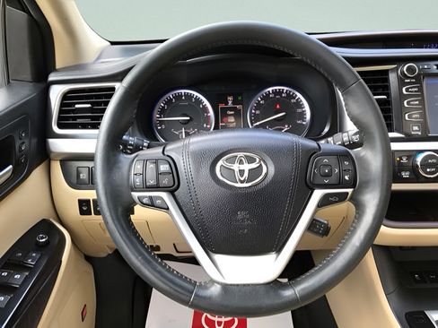 Used 2016 Toyota Highlander Limited Platinum AWD/4WD image 19