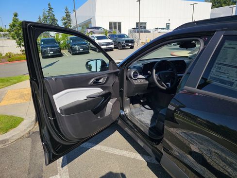 New 2026 Chevrolet Trax LT w/ Driver Confidence Package FWD image 18