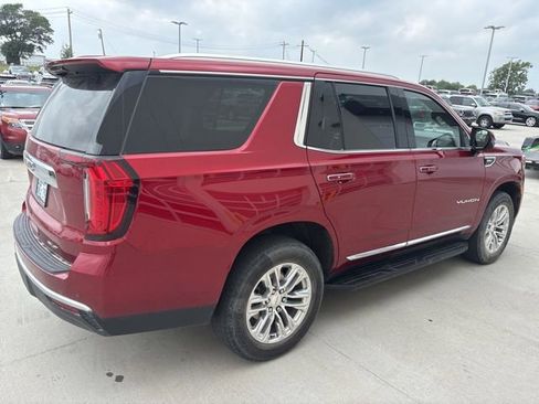Used 2023 GMC Yukon SLT w/ SLT Premium Package AWD/4WD image 3